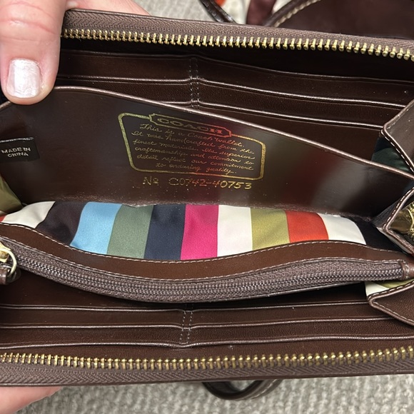 Coach brown patten leather purse. - Picture 6 of 7